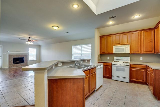 9804 Westmere Lane, Fort Worth, TX 76108