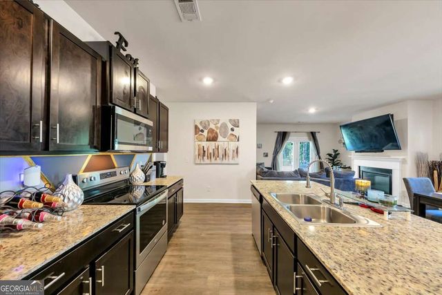 3737 MAKEOVER Court, Atlanta, GA 30349