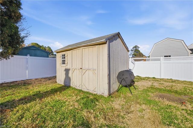 1044 Sunnyside DR, Virginia Beach, VA 23464