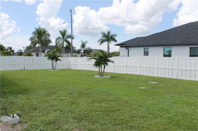 1113 Embers PKWY W, Cape Coral, FL 33993