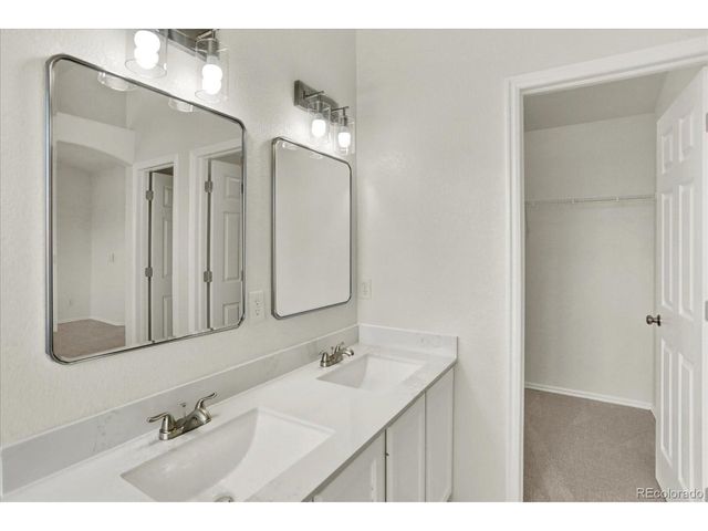 21121 E Belleview Pl, Aurora, CO 80015