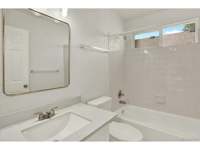 21121 E Belleview Pl, Aurora, CO 80015