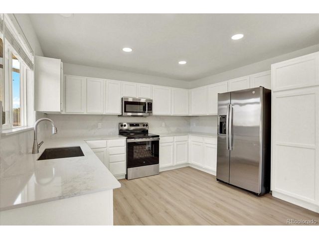 21121 E Belleview Pl, Aurora, CO 80015