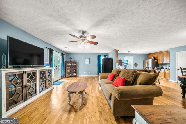530 Pleasant Valley Road SE, Silver Creek, GA 30173