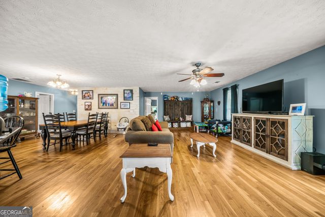 530 Pleasant Valley Road SE, Silver Creek, GA 30173