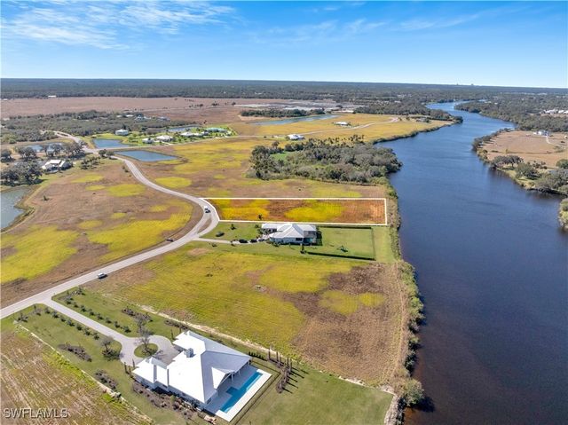 2110 Silk Bay BLVD, Alva, FL 33920