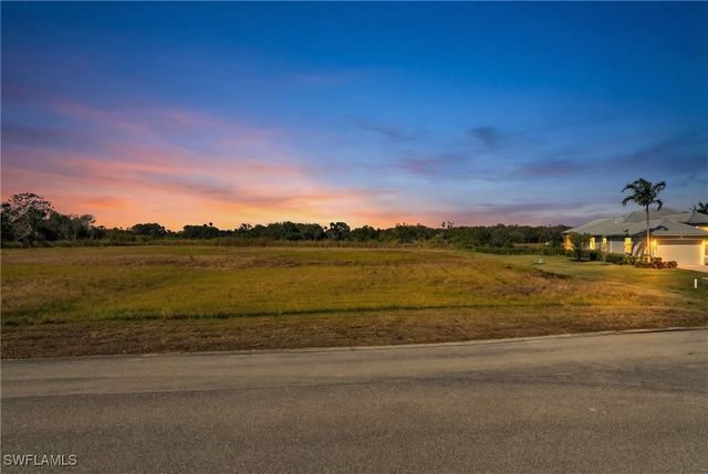 2110 Silk Bay BLVD, Alva, FL 33920