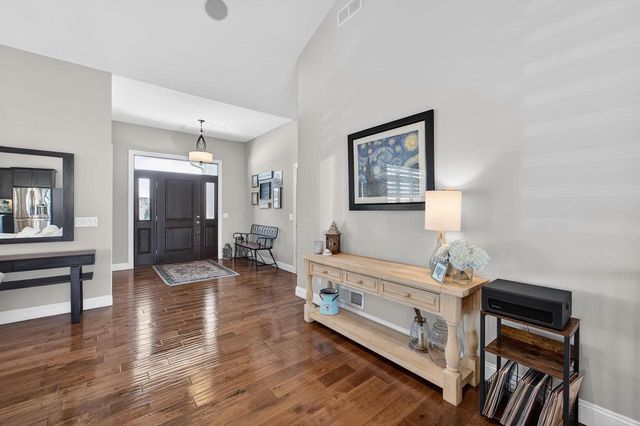 2410 Genevieve Way, Waunakee, WI 53597