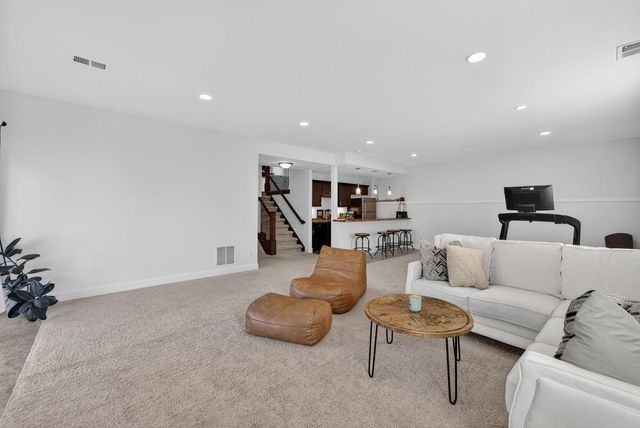 2410 Genevieve Way, Waunakee, WI 53597