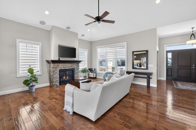 2410 Genevieve Way, Waunakee, WI 53597