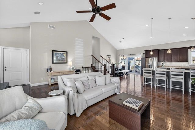 2410 Genevieve Way, Waunakee, WI 53597