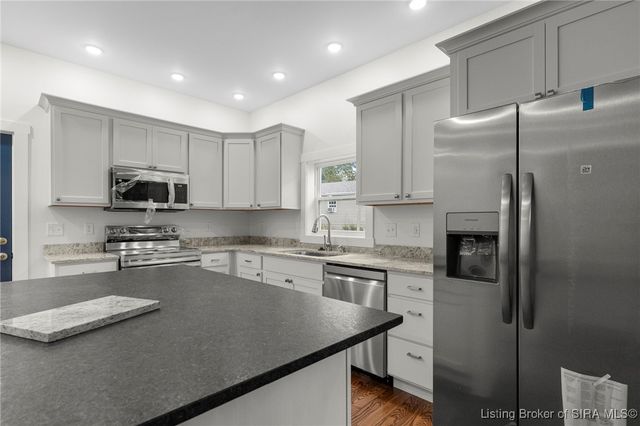 1122 W Second Street, Madison, IN 47250