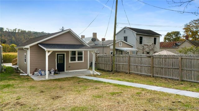 1122 W Second Street, Madison, IN 47250