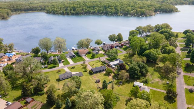 11300 Elizabeth Drive, Three Rivers, MI 49093
