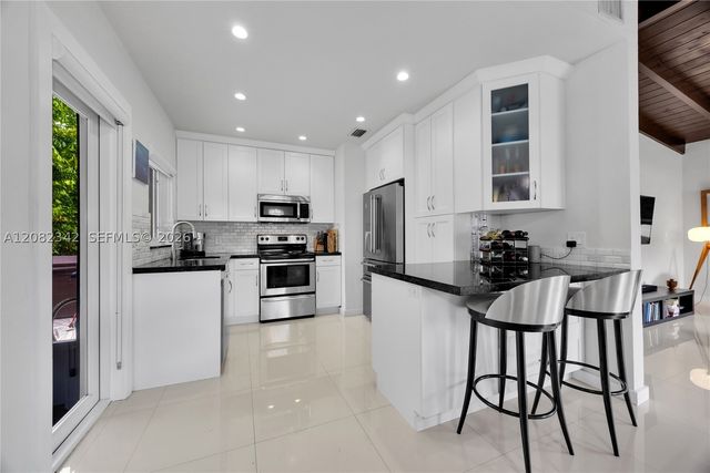 6843 SW 53rd St, Miami, FL 33155