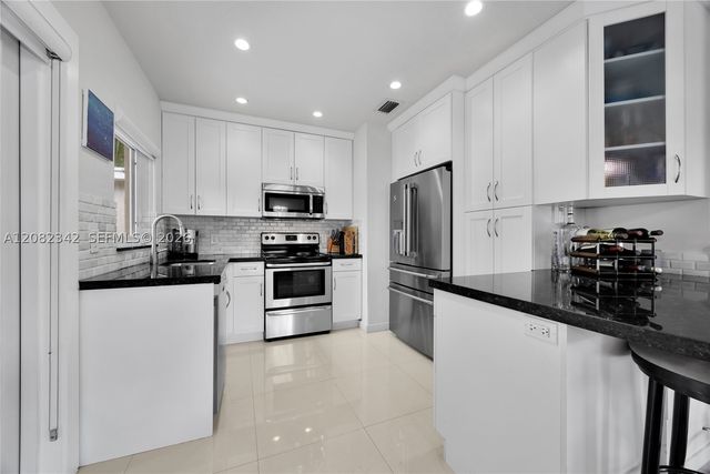 6843 SW 53rd St, Miami, FL 33155