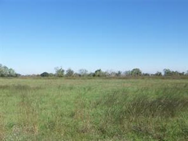 1703 Apache, Angleton, TX 77515