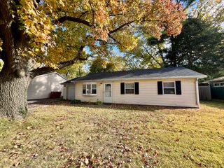 1410 S Mattis Avenue, Champaign, IL 61821