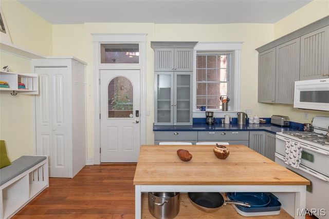 3130 Nebraska Avenue, St Louis, MO 63118