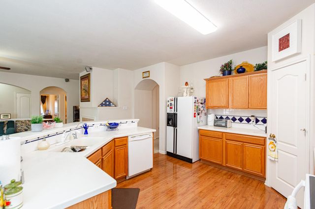 4902 Quiet Canyon Drive, Friendswood, TX 77546