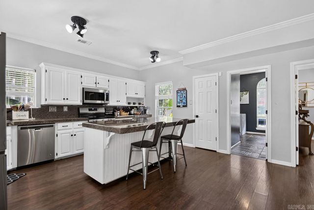 1185 Cambridge Circle, Benton, AR 72019