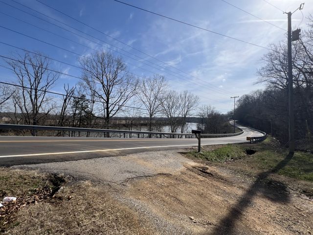 1200 River Rd, Clarksville, TN 37040