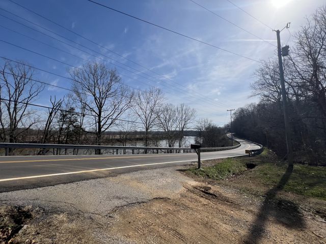 1200 River Rd, Clarksville, TN 37040