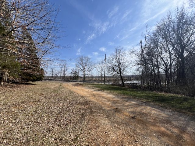 1200 River Rd, Clarksville, TN 37040