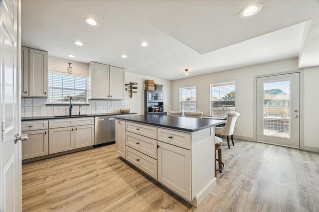 22 N Flamingo Street Street, La Marque, TX 77568