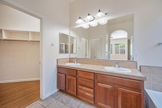 9729 Marbella Ct, Elk Grove, CA 95624
