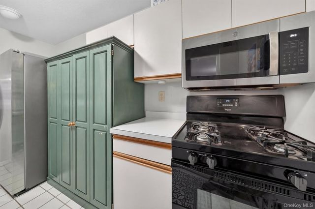 15 Kings Court, Nanuet, NY 10954