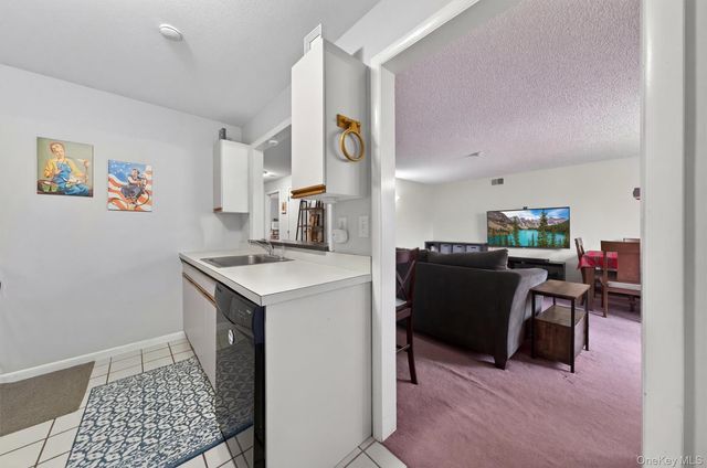 15 Kings Court, Nanuet, NY 10954