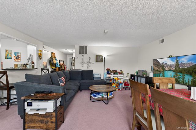 15 Kings Court, Nanuet, NY 10954