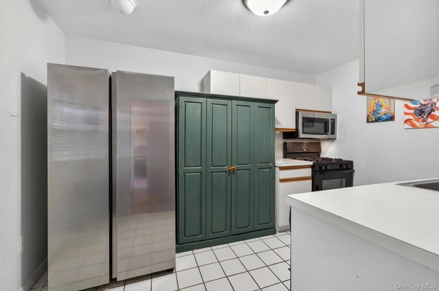 15 Kings Court, Nanuet, NY 10954