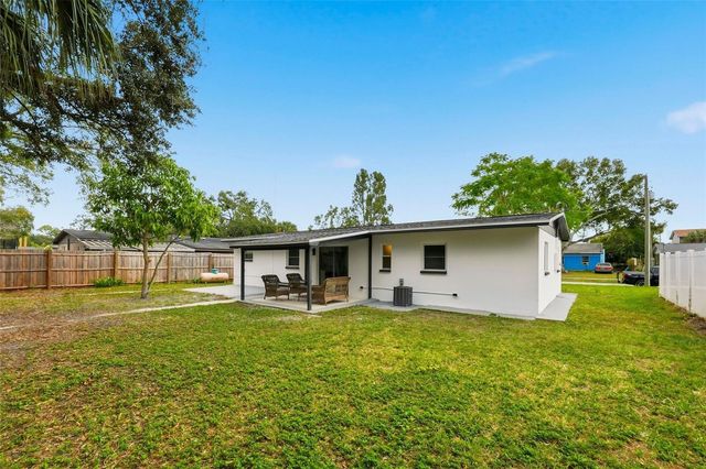 7406 MANCHESTER LANE, Tampa, FL 33619