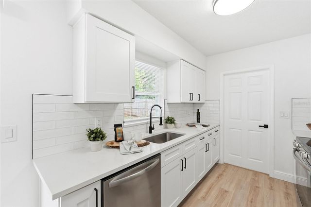 7406 MANCHESTER LANE, Tampa, FL 33619