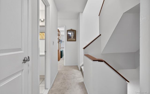 32 Stratford Green, Farmingdale, NY 11735