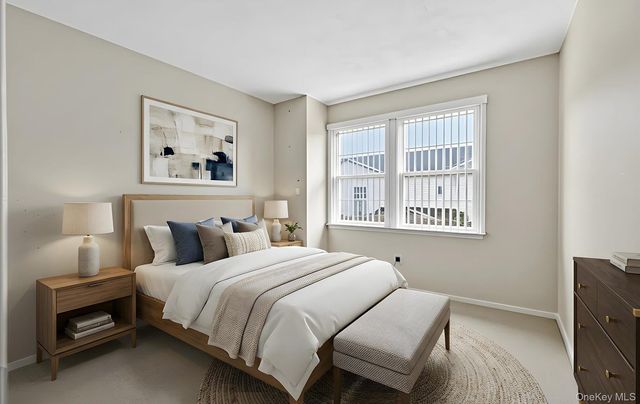 32 Stratford Green, Farmingdale, NY 11735