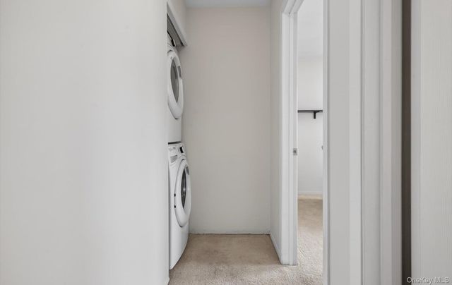 32 Stratford Green, Farmingdale, NY 11735