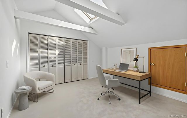 32 Stratford Green, Farmingdale, NY 11735