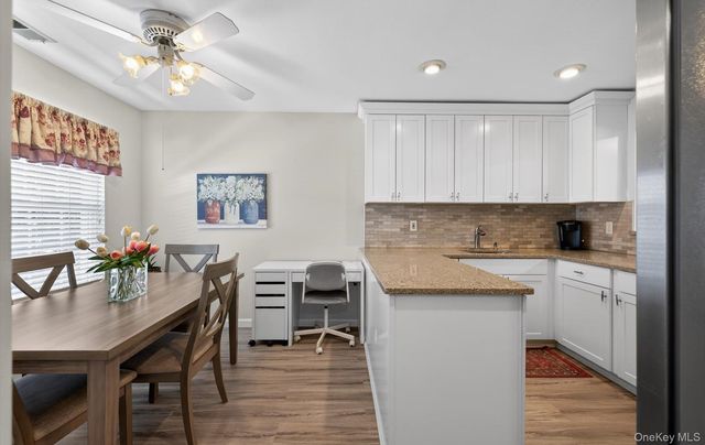 32 Stratford Green, Farmingdale, NY 11735