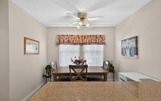 32 Stratford Green, Farmingdale, NY 11735