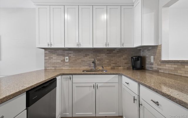 32 Stratford Green, Farmingdale, NY 11735