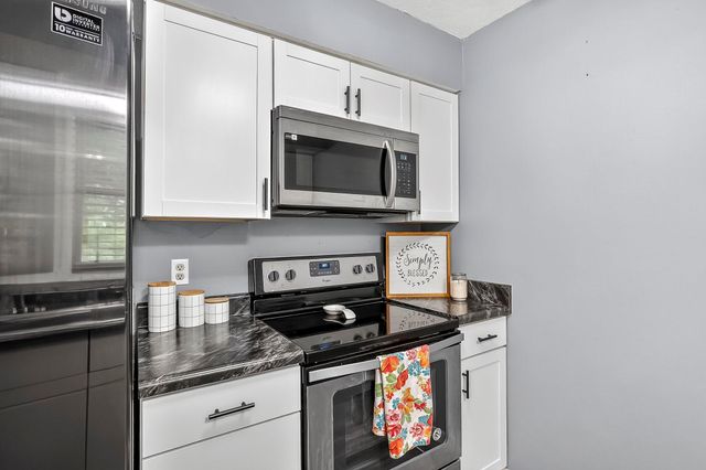 3640 South Hillcrest Avenue, Springfield, MO 65807