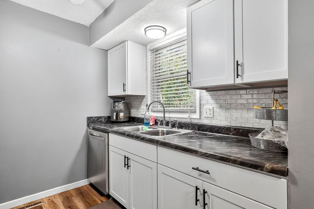3640 South Hillcrest Avenue, Springfield, MO 65807