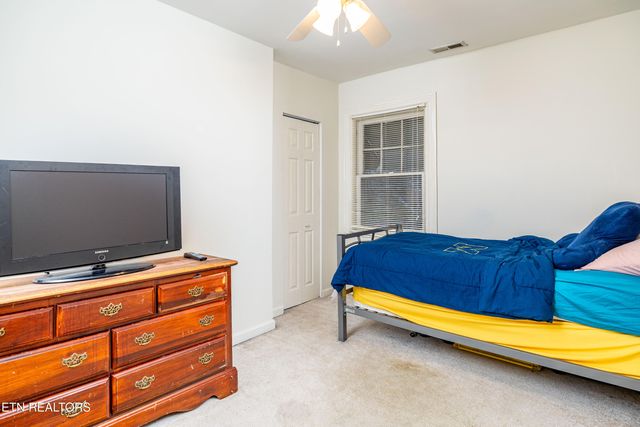 1240 N Wright Rd, Alcoa, TN 37701