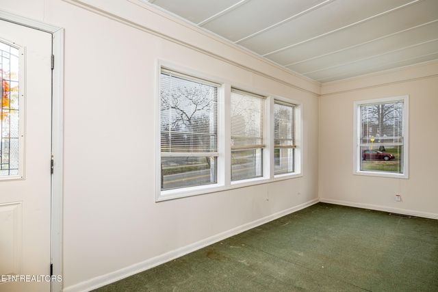 1240 N Wright Rd, Alcoa, TN 37701