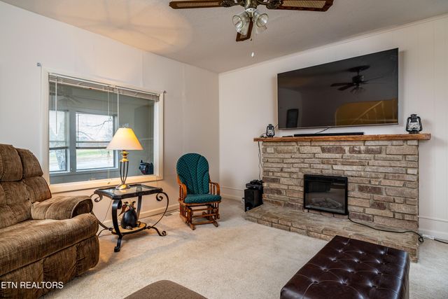 1240 N Wright Rd, Alcoa, TN 37701