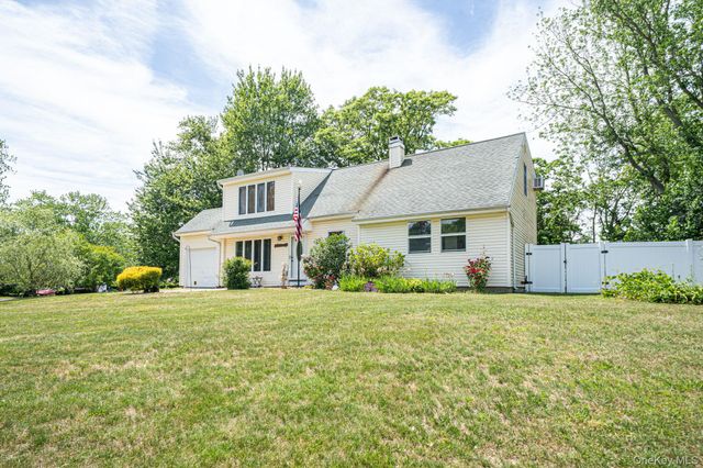 3 Jamar Drive, Port Jefferson Station, NY 11776