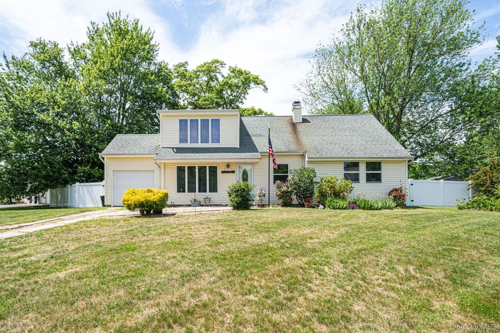 3 Jamar Drive, Port Jefferson Station, NY 11776